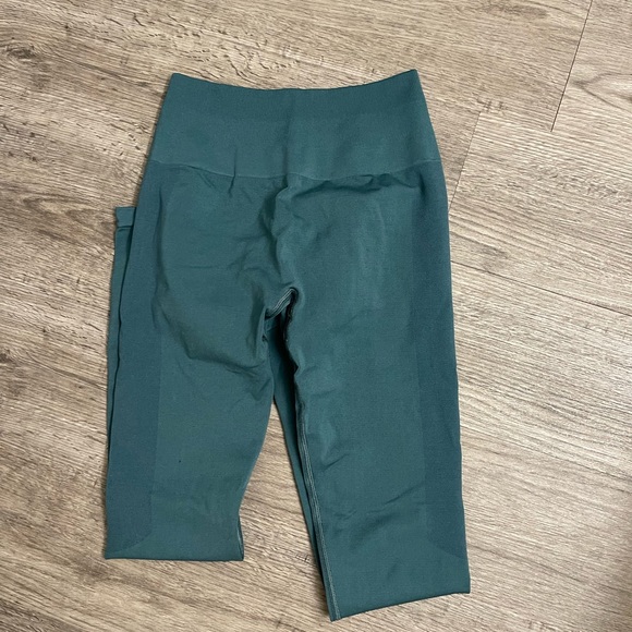 Amplify Leggings - Picture 1 of 4